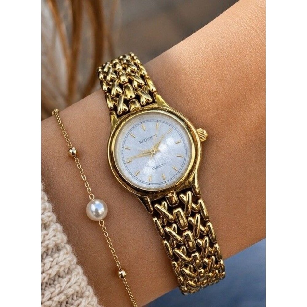 Regency Ladies gold-tone Watch Beautiful Band New Battery Working